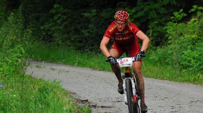 Sie weiß, wo’s lang geht: Gabi Stanger bietet professionelle Vorbereitung auf einen Mountainbike-Marathon an. FOTO: PR Sie weiß, wo’s lang geht: Gabi Stanger bietet professionelle Vorbereitung auf einen Mountainbike-Marathon an. FOTO: PR