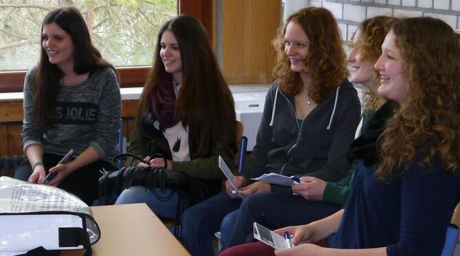 Die Studienbotschafter – alles ehemalige Schüler des »GymGam« – waren beim Berufsinfotag besonders gefragt. FOTO: BUTSCHER Die Studienbotschafter – alles ehemalige Schüler des »GymGam« – waren beim Berufsinfotag besonders gefragt. FOTO: BUTSCHER