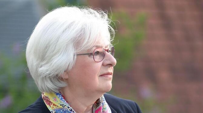 Sigrid Löffler vor der Lesung auf der Dachterrasse der Stadtbibliothek. GEA-FOTO: KNAUER