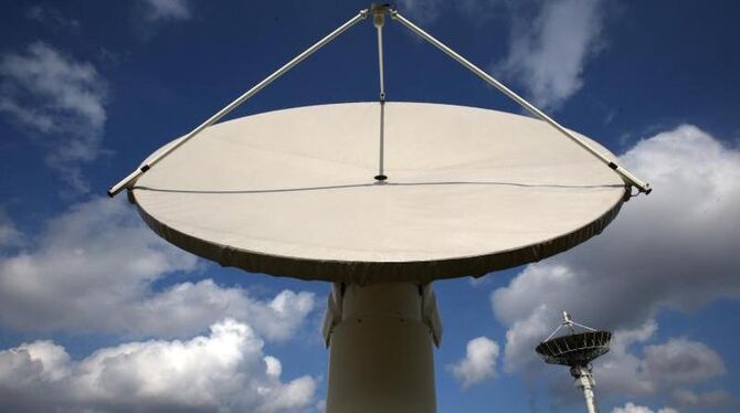 Satelliten-Empfangsanlagen im Deutschen Zentrum für Luft- und Raumfahrt DLR in Neustrelitz. Foto: Bernd Wüstneck