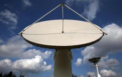 Satelliten-Empfangsanlagen im Deutschen Zentrum für Luft- und Raumfahrt DLR in Neustrelitz. Foto: Bernd Wüstneck