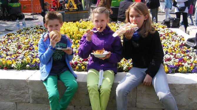 Der Frühling duftet nicht nur süß und ahnungsvoll nach Blüten, sondern manchmal auch nach herzhaften Mittags-Snacks. Die Kinder