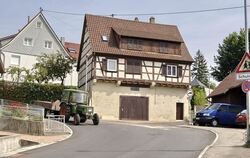 Das Dorf heute: ländliche Idylle und modernes Gewerbe, traditionelle Feste und neue Läden.