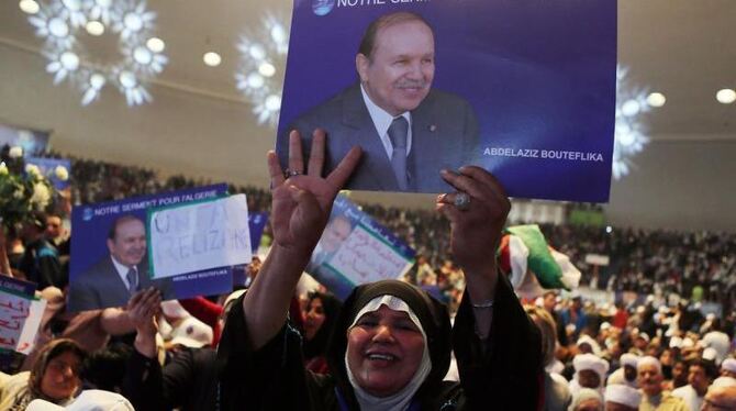 Bouteflika-Anhänger während des Wahlkampfes. Foto: Mohamed Messara