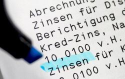 Die Sparda-Bank in Baden-Württemberg schafft im Juli die Zinsen für die Überziehung des Dispokredits ab. Foto: Karl-Josef Hil