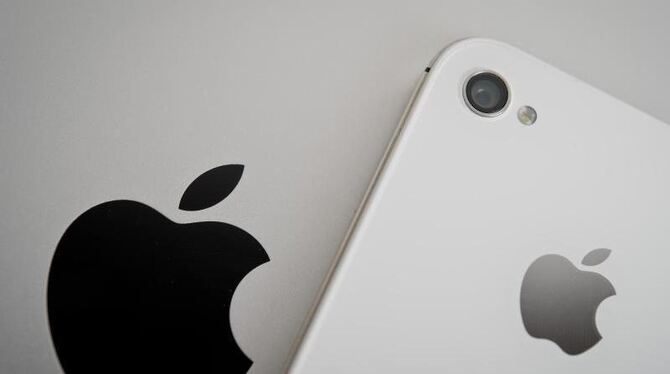Vor allem im Smartphone-Geschäft greifen Rivalen Apple an. Foto: David Ebener/Archiv