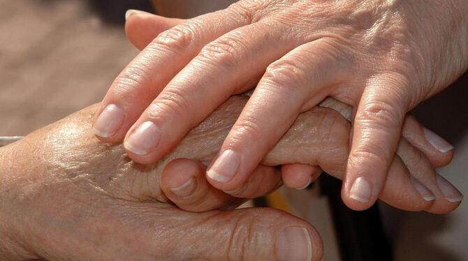 Der Förderkreis Hospiz Veronika engagiert sich seit zehn Jahren für das stationäre Hospiz in Eningen.  FOTO: DPA