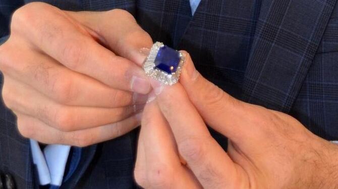 Wird das Auktionshaus Sotheby's bei der Versteigerung des blauen Saphirs den Weltrekord brechen? Foto: Chris Melzer
