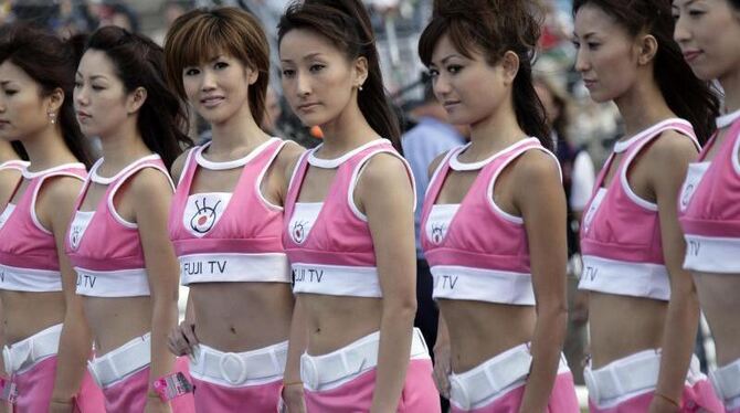 Eine Gruppe von Grid Girls beim Großen Preis von Japan in Suzuka. Foto: Günter Schiffmann/Symbol Eine Gruppe von Grid Girls beim Großen Preis von Japan in Suzuka. Foto: Günter Schiffmann/Symbol