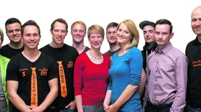 Reutlingens OB Barbara Bosch mit jungen Kandidaten (von links): Mert Akkeceli (SPD), Philip Schwaiger (CDU), Jens Mekiska (CDU),