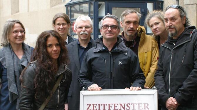 Akteure und Unterstützer der Produktion: von links Dramaturgin Karen Schultze, Maura Morales, Katharina Witte, Gerhard Droste (B Akteure und Unterstützer der Produktion: von links Dramaturgin Karen Schultze, Maura Morales, Katharina Witte, Gerhard Droste (B