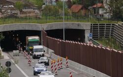 Der B27-Tunnel in Dußlingen wird drei Nächte lang voll gesperrt. Tagsüber läuft der Verkehr teilweise einspurig.