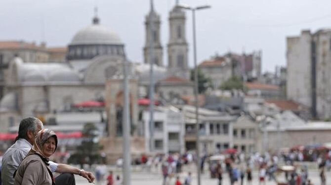 Ehepaar auf dem Istanbuler Taksim-Platz. Foto: Sedat Suna