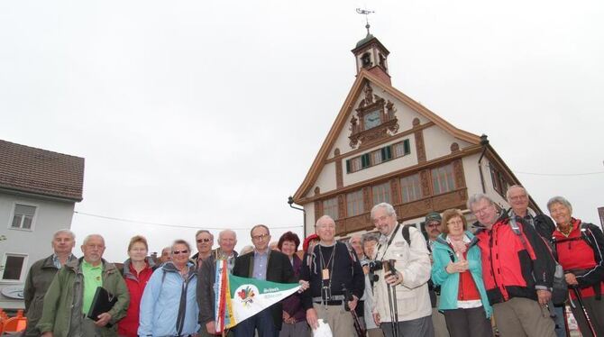 Nur noch 14 Kilometer bis Reutlingen. Gestern Morgen wurden die Albvereins-Wanderer im Metzinger Rathaus vom Ersten Bürgermeiste