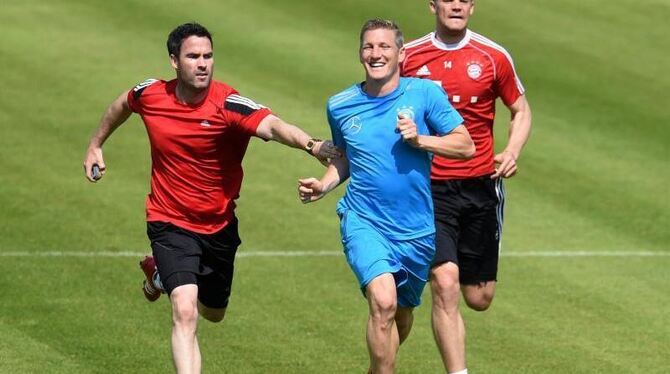 Manuel Neuer und Bastian Schweinsteiger bereiten mit DFB-Fitnesscoach Shad Forsythe in München auf die WM vor. Foto: Andreas