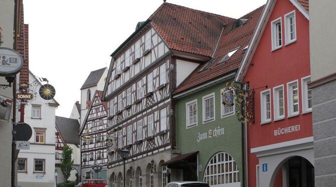 So sieht die Marktstraße bald nicht mehr aus: Asphalt und Randsteine kommen weg, geparkt wird in ansprechend gestalteten Buchten So sieht die Marktstraße bald nicht mehr aus: Asphalt und Randsteine kommen weg, geparkt wird in ansprechend gestalteten Buchten