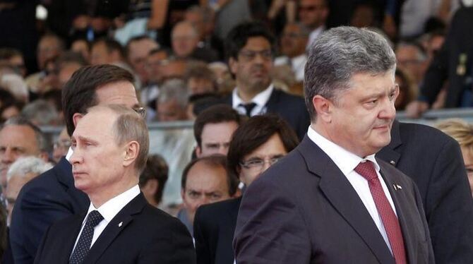 Wladimir Putin und der neue ukrainische Präsident Poroschenko bei der D-Day-Feier. Foto: Christophe Ena