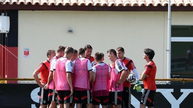 Joachim Löw hat Training in der Mittagshitze angeordnet. Foto: Andreas Gebert