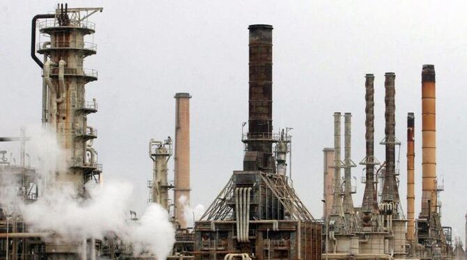 Die Dschihadisten nahmen am Morgen die Anlage in Baidschi rund 200 Kilometer nördlich von Bagdad unter Beschuss. Foto: String Die Dschihadisten nahmen am Morgen die Anlage in Baidschi rund 200 Kilometer nördlich von Bagdad unter Beschuss. Foto: String