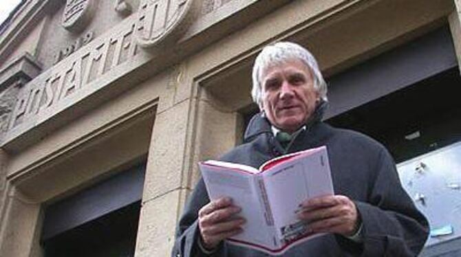 &raquo;Wir waren doch gar nicht so schlecht&laquo;: Buch-Autor Herbert Binder an alter Wirkungsstätte vor der Tübinger Hauptpost