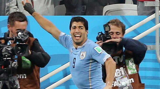 2:1 - Luis Suarez jubelt für Uruguay.
