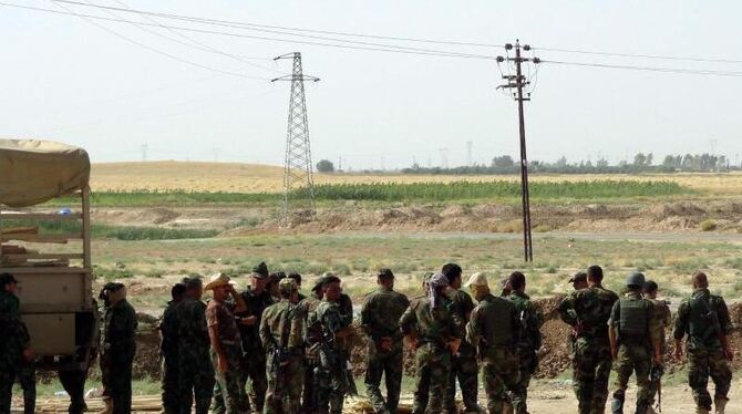Im Nordirak sichern Soldaten die Grenze zwischen Kirkuk und Tikrit vor einem Angriff. Foto: Khalil Al-A'nei