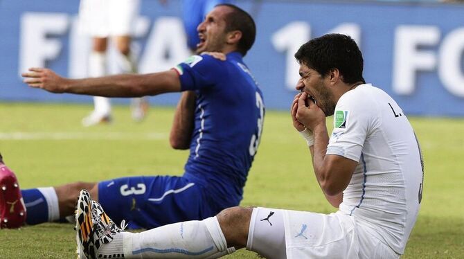 Uruguays Nationalspieler Luis Suárez ist ein skandalbehafteter Profi – und reiht sich in eine Liste berühmter Ausraster. Uruguays Nationalspieler Luis Suárez ist ein skandalbehafteter Profi – und reiht sich in eine Liste berühmter Ausraster.