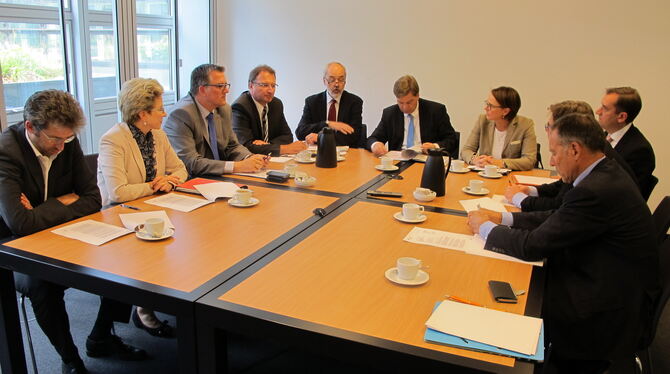 Die Gesprächsrunde in Berlin (von links): die Oberbürgermeister aus Tübingen und Reutlingen, Boris Palmer und Barbara Bosch, der Die Gesprächsrunde in Berlin (von links): die Oberbürgermeister aus Tübingen und Reutlingen, Boris Palmer und Barbara Bosch, der