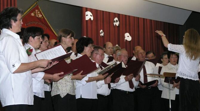 Beim Frühjahrskonzert im Jahr 2005 dirigiert den Gesangverein Hengen noch Katharina Drömer. Seit 2007 steht Bernd Kächele am Dir