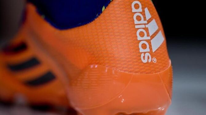 Adidas hebt das Verkaufsverbot bei Ebay & Co. auf. Foto: Daniel Karmann
