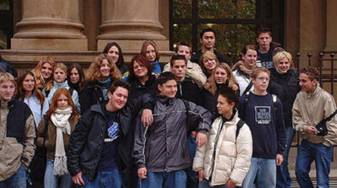 Ein Teil der ZmS Börsenspiel Teilnehmer am Aktienhandelszentrum. ZMS-FOTO: FÖRSTER