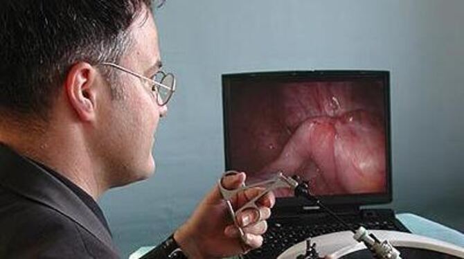 Dr. Peter Licht, Leiter des Schwerpunkts Gynäkologische Endokrinologie und Reproduktionsmedizin, Uni-Frauenklinik Tübingen. mit