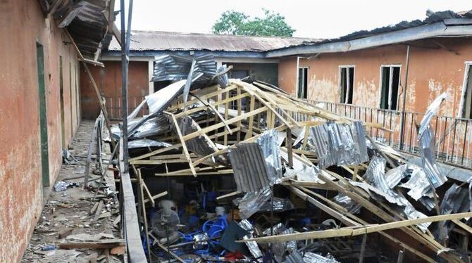 Trümmer nach einer Attacke im Norden Nigerias. Foto: EPA/STR/Archiv