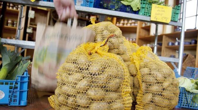 Die Verbraucher können sich über günstige Preise für Frühkartoffeln freuen. Foto: Andre Kolm
