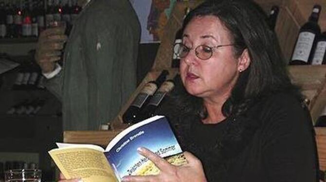 Christine Brendle las gestern in Mössingen aus ihrem Debutroman. FOTO: PFI