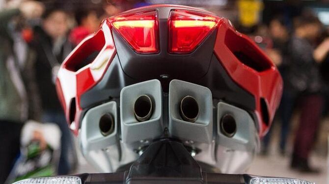 Eine F4 Maschine von MV Agusta auf der Motorradmesse in Tokio 2013. Foto:  Christopher Jue