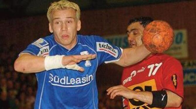 Keine süße Lust des Müßiggangs für Ralf Bader und seine VfL-Kameraden. FOTO: NIETHAMMER