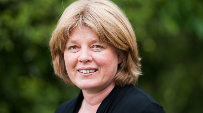 Christine Falkenberg, 50: Die Kusterdinger Hauptamtsleiterin will Nachfolgerin von Bürgermeister Bernhard Knauss werden.  FOTO: PR