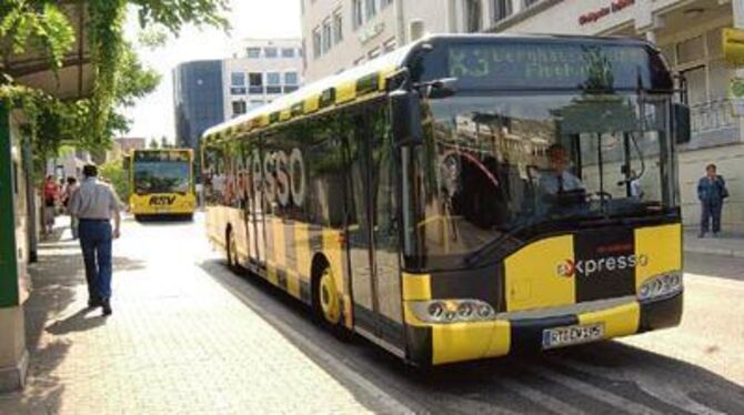 Gut gelandet: Der neue Flughafenbus Expresso. FOTO: MARKUS NIETHAMMER