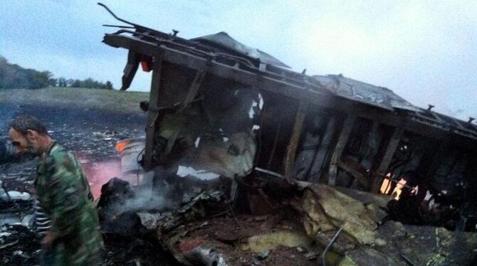 Die Boeing 777-200 war nach einem mutmaßlichen Raketenbeschuss über dem von Rebellen kontrollierten Gebiet abgestürzt. Foto: