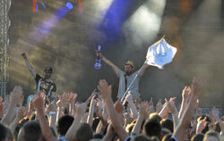 Stimmung am Überkochen: Sera Finale und Claus Capek vom Duo Keule ließen sich beim KuRT-Festival von der Menge feiern.