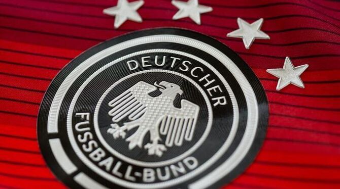 Mit viertem Stern: Das offizielle Trikot der Fußball-Nationalmannschaft. Foto: Daniel Karmann/Archiv Mit viertem Stern: Das offizielle Trikot der Fußball-Nationalmannschaft. Foto: Daniel Karmann/Archiv