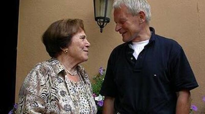 Ob Hansjürgen Stiller es richtet? Alma Hämmerle legt den Vorsitz des Kreis-Seniorenrats guten Gewissens in seine Hände. GEA-FOT