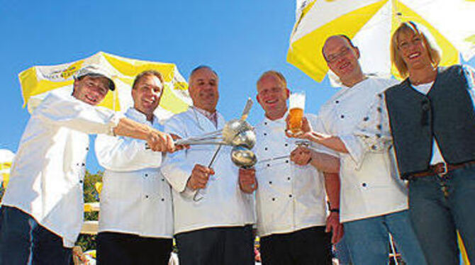 Die Ritter der Tafelrunde: Stefan Mandel, Thomas Frank, Peter Schmid, Frank Gulewitsch, Rainer Autenrieth und Bettina Speidel re