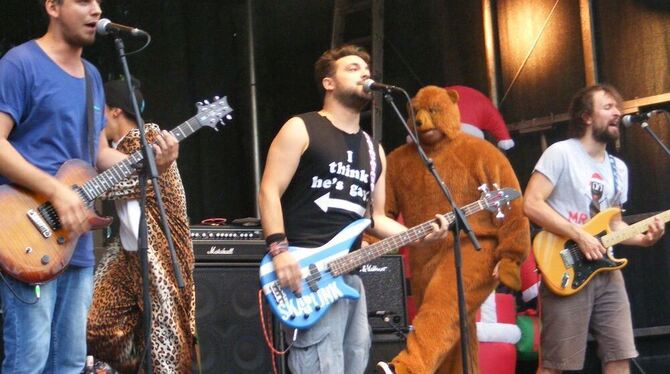 Die Gruppe »Bipole« heizte neben anderen beim Club-Thing-Festival ein. Die Gruppe »Bipole« heizte neben anderen beim Club-Thing-Festival ein.