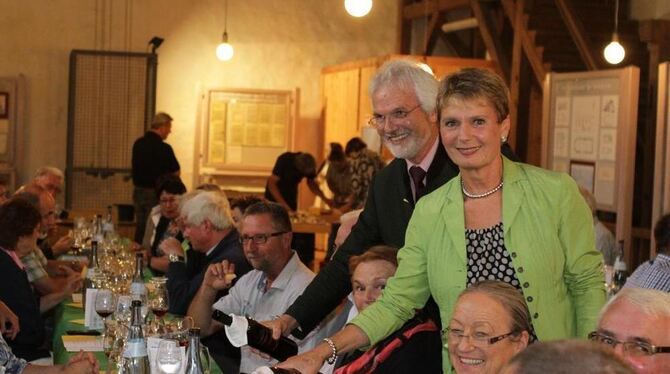 Kurzweilig und kenntnisreich: Friedlinde Gurr-Hirsch stellte, begleitet von Roland Dörr, in der Klosterkirche zehn Weine vor.  F