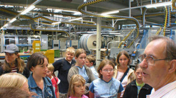 Informationen über eine moderne Tageszeitung aus erster Hand: 21 Kinder aus Hohenstein besuchten gestern das Druckzentrum Neckar