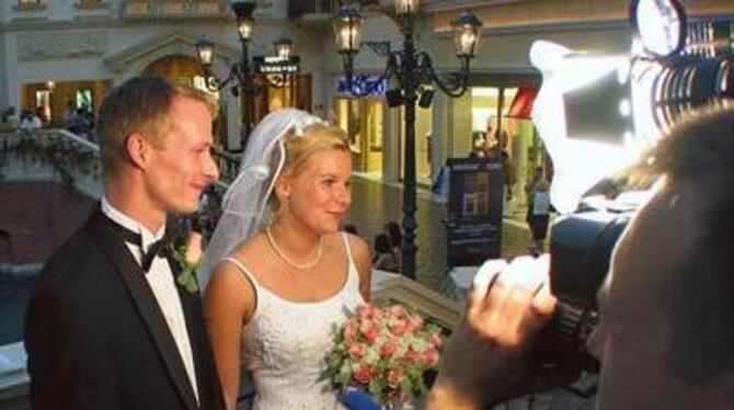 Alexandra Strauß und Mirko Scherz haben in Las Vegas geheiratet, obwohl sie sich noch nie zuvor gesehen haben. FOTO: ANSTÄDT