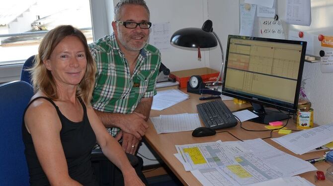 Die Oberstudienräte Peter Wasgindt und Eva Glaser tüfteln gemeinsam den Stundenplan für die mehr als 1 100 Schüler und 100 Lehre