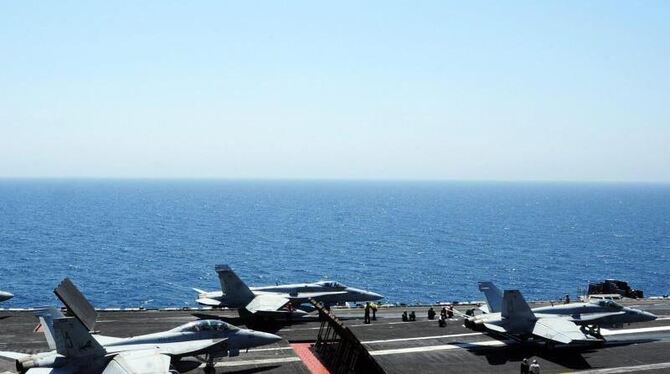 Kampfjets an Bord der »USS George H.W. Bush« im Arabischen Golf. Foto: Joshua Card/Handout